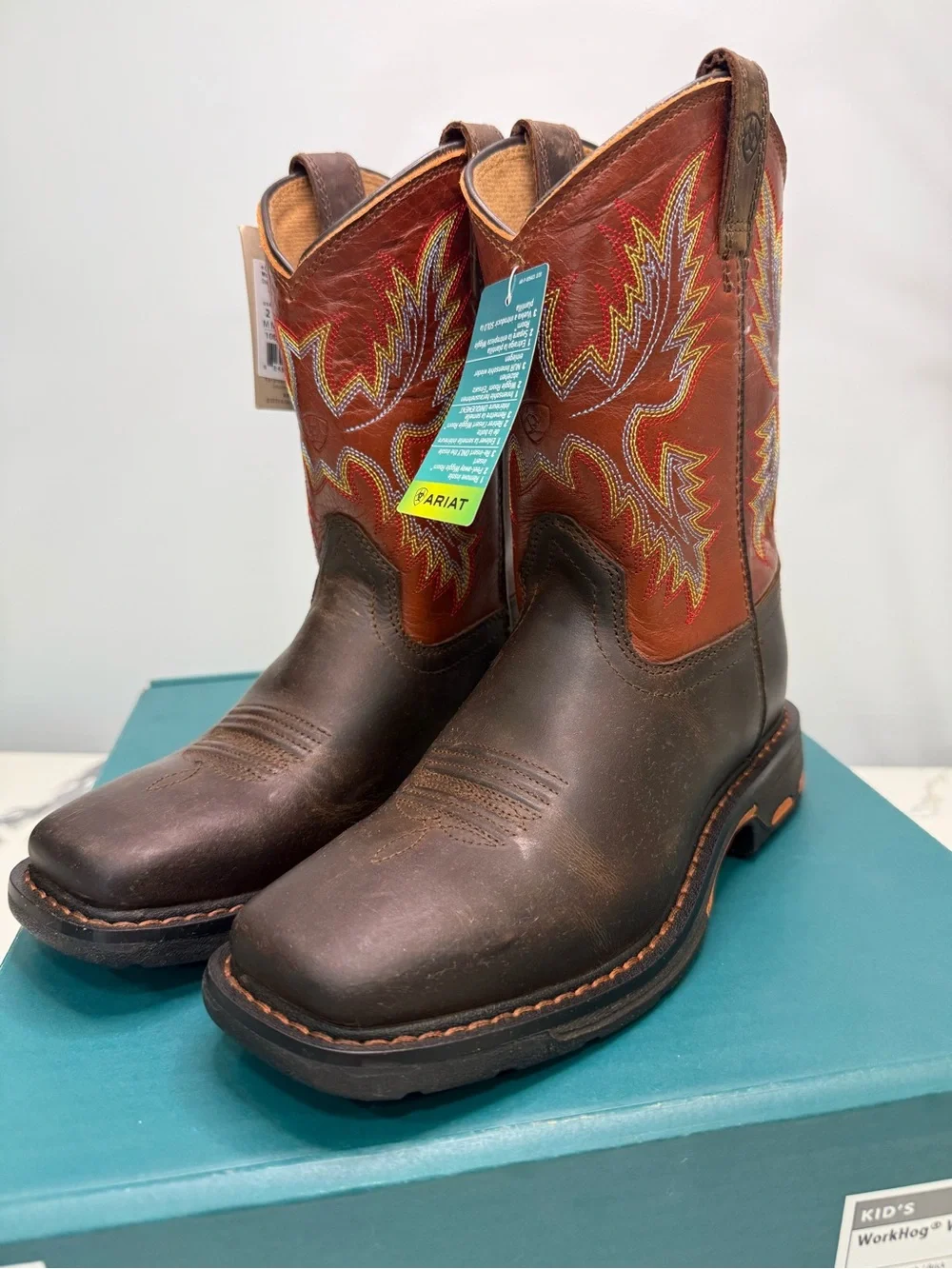 ARIAT Boys' Earth Workhog Western Boots Wide Square Toe Size 2 (Used Once)